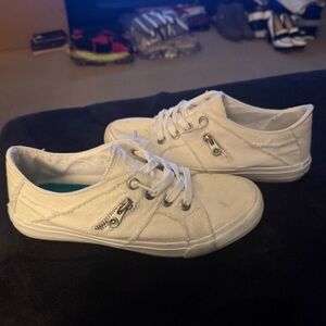 Jenn Ardor White Casual Sneakers